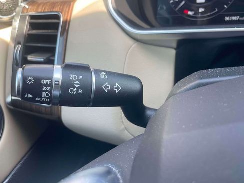 Used 2018 Land Rover Range Rover Sport HSE image 24