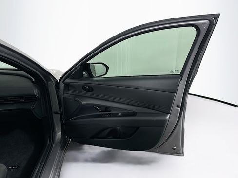 Used 2025 Hyundai Elantra Sport FWD image 30
