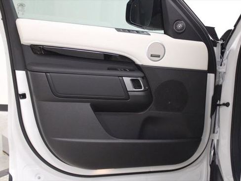 New 2026 Land Rover Discovery S AWD/4WD image 17
