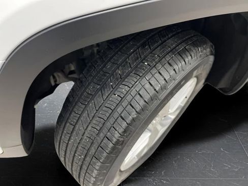 Used 2024 Jeep Grand Cherokee Laredo X w/ Luxury Tech Group I image 36