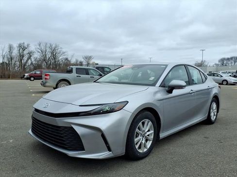 Certified 2025 Toyota Camry LE image 3