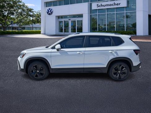 New 2026 Volkswagen Taos SE image 4