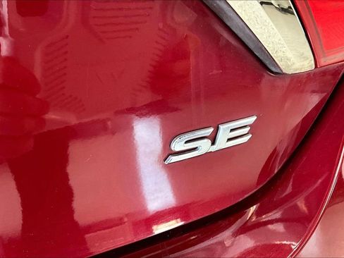 Used 2016 Toyota Camry SE image 24