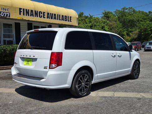 Used 2019 Dodge Grand Caravan GT image 4