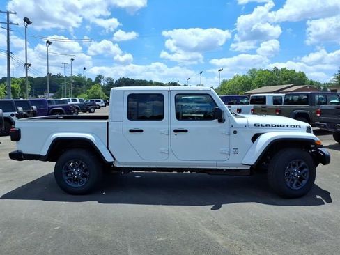 New 2026 Jeep Gladiator Sport AWD/4WD image 2