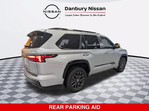 Used 2024 Toyota Sequoia Platinum AWD/4WD image 3