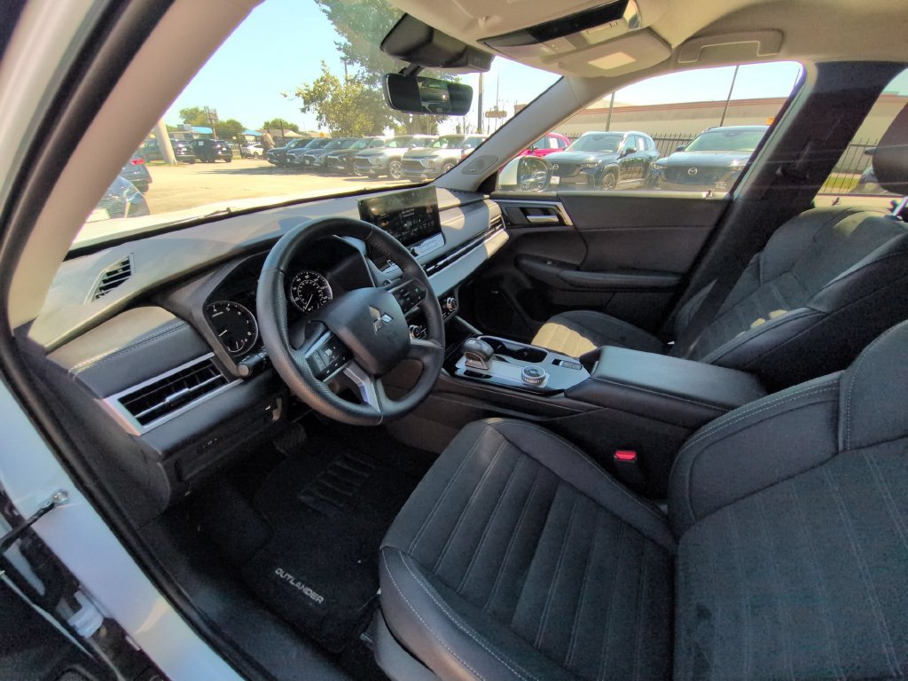 Used 2025 Mitsubishi Outlander SE AWD/4WD image 15