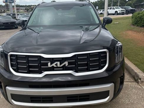 Used 2024 Kia Telluride S w/ S Sunroof Package FWD image 2