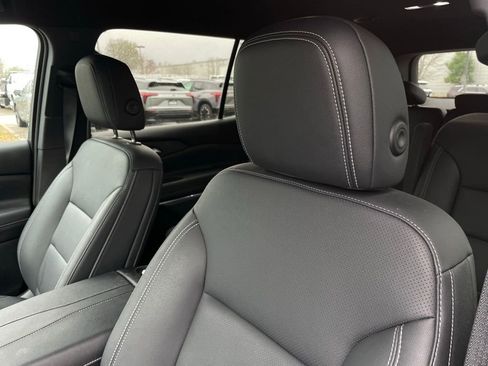 Used 2024 Chevrolet Traverse LT w/ Midnight/Sport Edition image 24