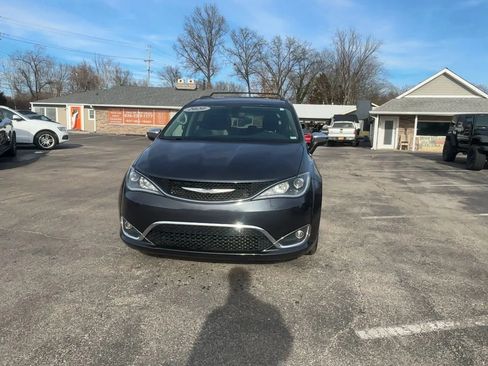 Used 2020 Chrysler Pacifica Limited FWD image 3