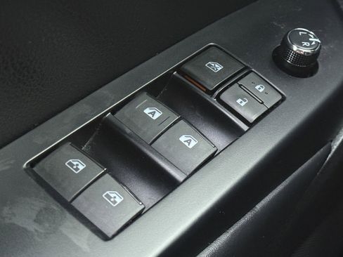 Used 2019 Toyota Highlander XLE image 32