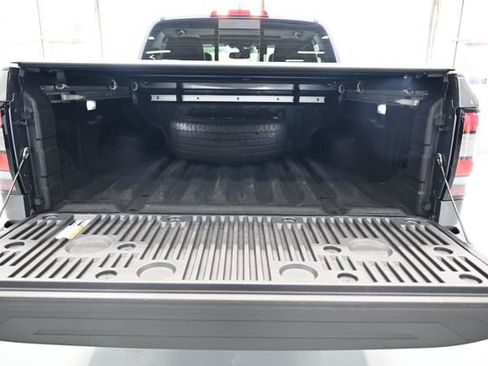 Used 2023 Nissan Frontier SV w/ SV Premium Package image 7