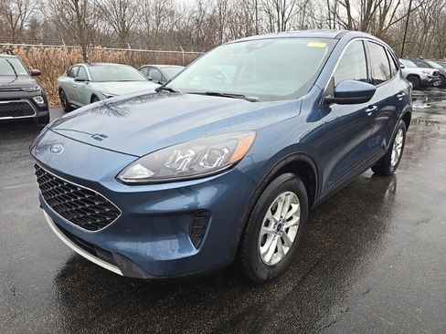 Used 2020 Ford Escape SE image 3