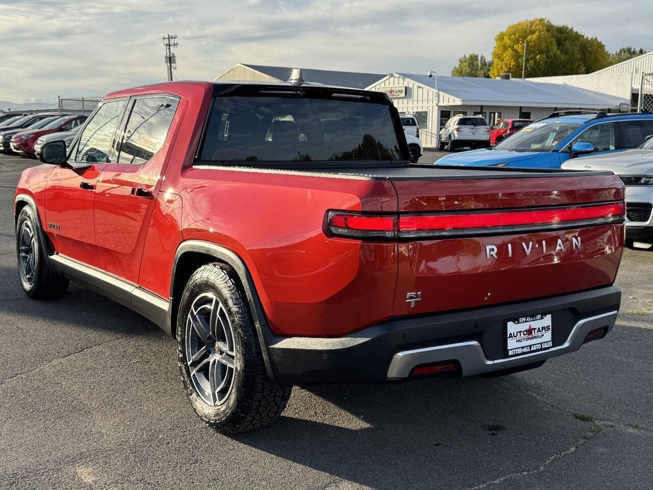 Used 2025 Rivian R1T Adventure Dual AWD/4WD image 3