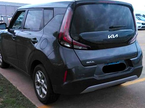 Used 2024 Kia Soul LX w/ Option Group 015 FWD image 5