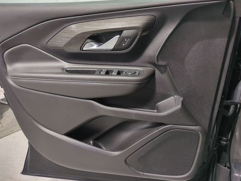 Used 2023 GMC Terrain SLE w/ Driver Convenience Package image 30