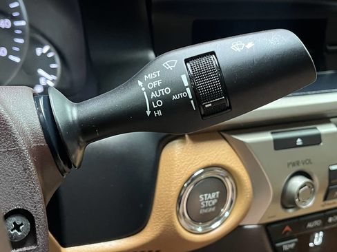 Used 2018 Lexus ES 350 w/ Luxury Package w/Wood Trim FWD image 16