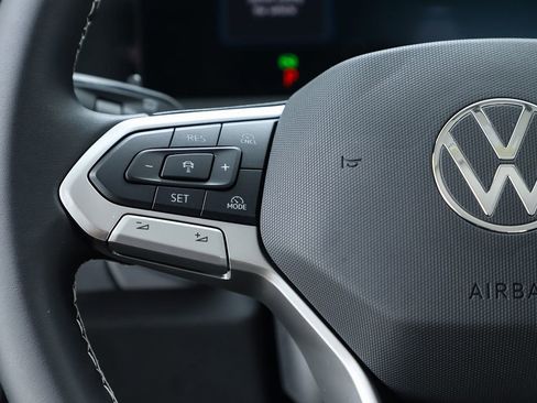 New 2025 Volkswagen Tiguan SE image 58