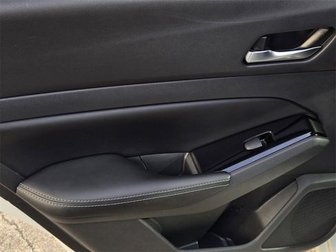 Used 2022 Nissan Altima 2.5 SV w/ SV Premium Package image 10