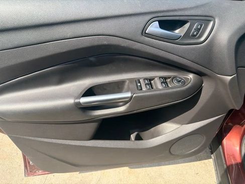 Used 2018 Ford Escape SE w/ SE Sync 3 Package FWD image 19