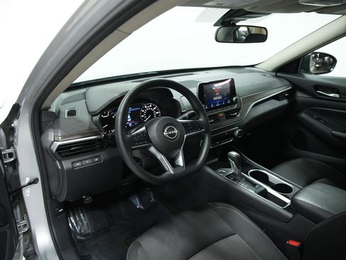 Used 2024 Nissan Altima 2.5 SV image 25