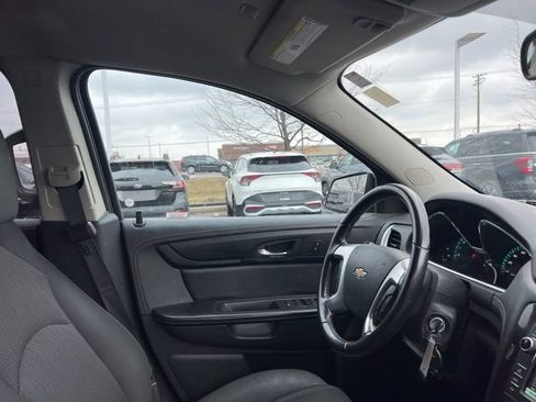 Used 2017 Chevrolet Traverse LT w/ Style and Technology Package image 32