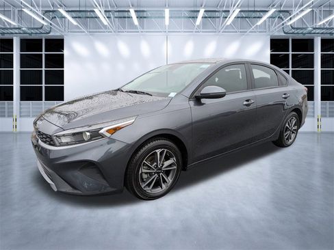 Used 2022 Kia Forte LXS w/ LXS Technology Package image 7