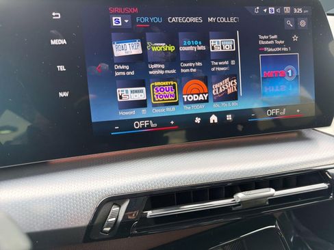 Used 2025 BMW X2 M35i image 23