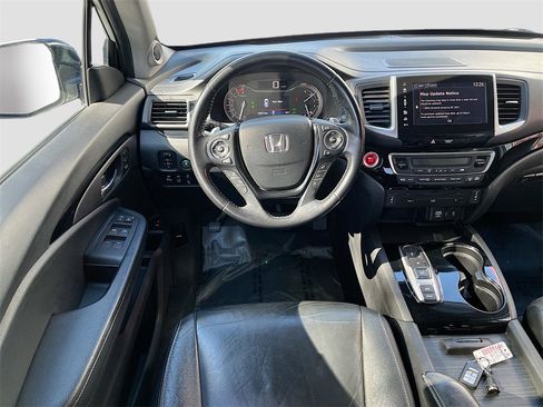 Used 2018 Honda Pilot Touring image 24