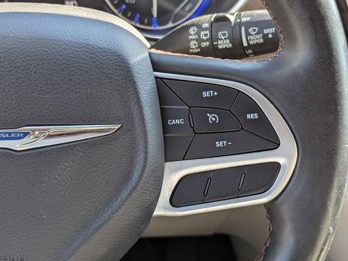 Used 2017 Chrysler Pacifica Touring-L Plus image 27