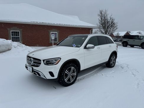 Used 2021 Mercedes-Benz GLC 300 4MATIC image 3