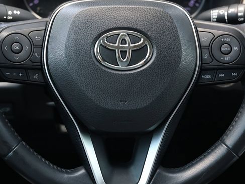 Used 2019 Toyota RAV4 XLE Premium FWD image 17