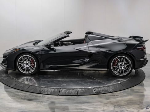 Used 2024 Chevrolet Corvette Z06 RWD image 8