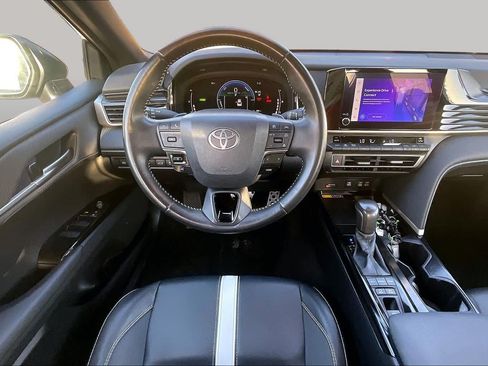 Used 2025 Toyota Camry SE FWD image 6