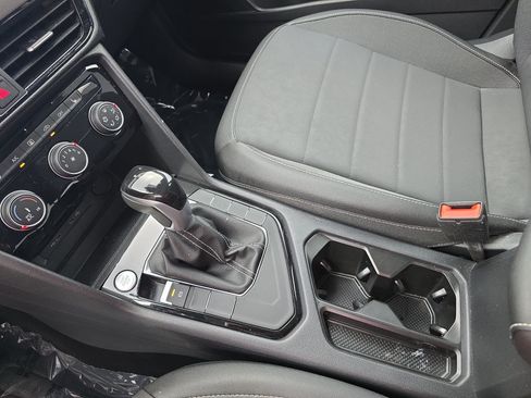 Certified 2023 Volkswagen Taos SE w/ Panoramic Sunroof Package FWD image 24
