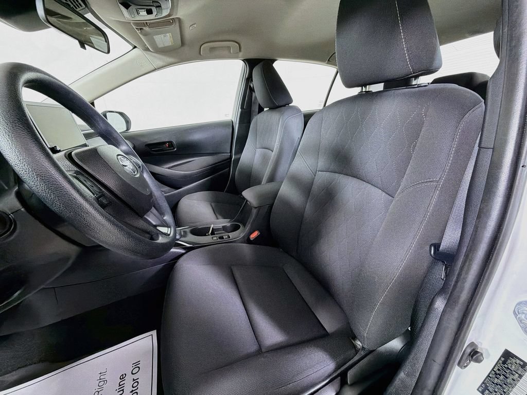 Used 2025 Toyota Corolla LE FWD image 12