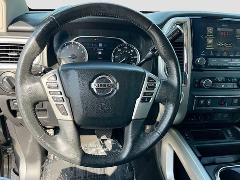 Used 2020 Nissan Titan SV w/ SV Convenience Package RWD image 11