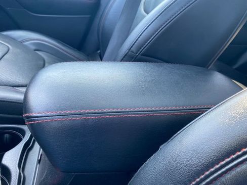 Used 2019 Jeep Cherokee Trailhawk AWD/4WD image 29