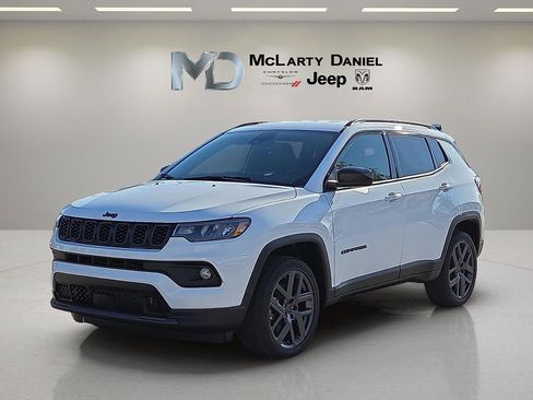 New 2026 Jeep Compass Latitude image 2