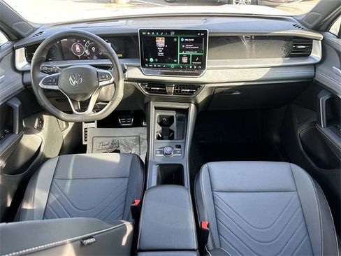 New 2025 Volkswagen Tiguan SE R-Line image 22