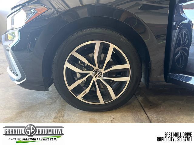 Used 2025 Volkswagen Jetta SE FWD image 27