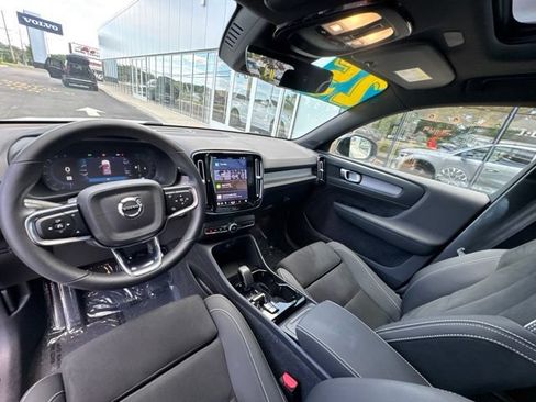 Certified 2025 Volvo XC40 B5 Plus AWD/4WD image 21