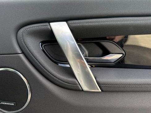 Used 2024 Land Rover Discovery Sport S image 21