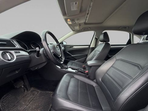 Used 2019 Volkswagen Passat 2.0T Wolfsburg image 9