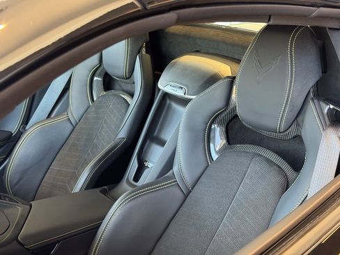 Used 2023 Chevrolet Corvette Stingray Premium Conv w/ Z51 Performance Package image 16