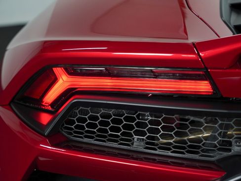 Used 2021 Lamborghini Huracan EVO image 19