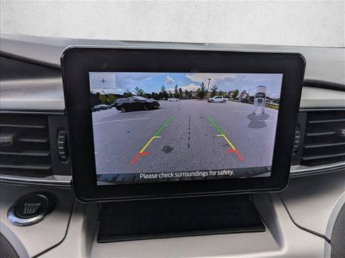 Used 2022 Ford Explorer XLT w/ Equipment Group 202A AWD/4WD image 18