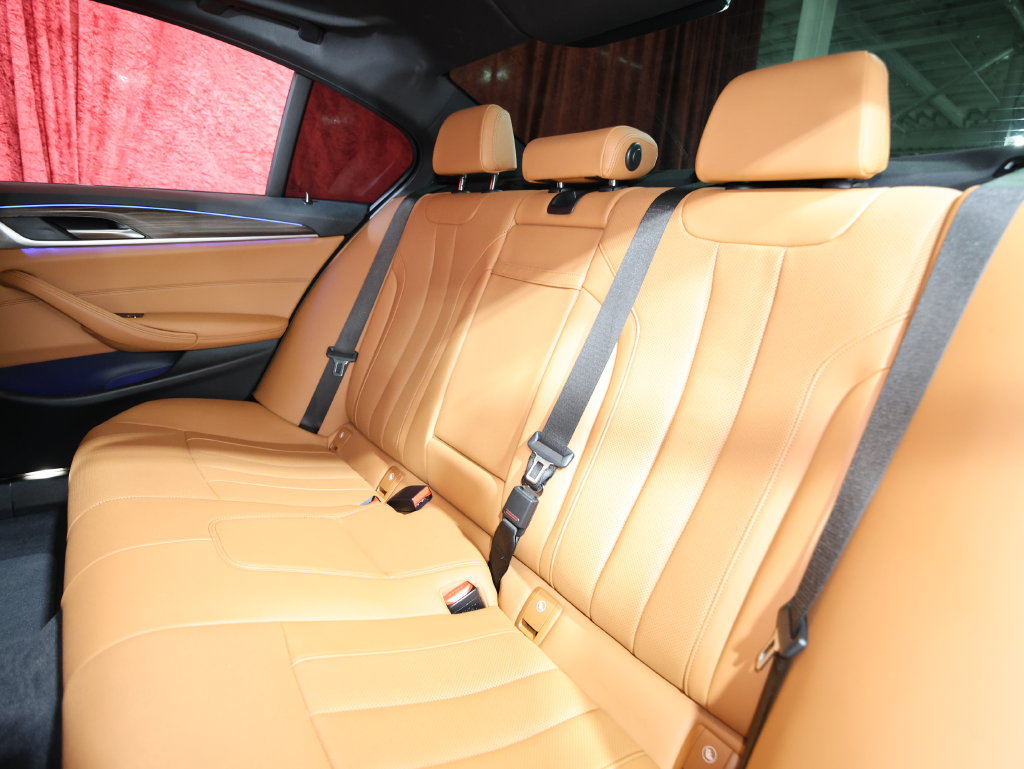 Used 2022 BMW 540i w/ M Sport Package RWD image 14