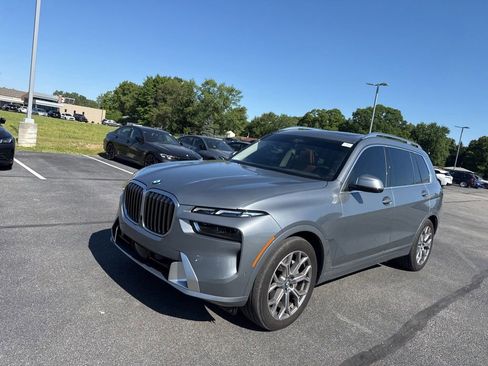 Used 2024 BMW X7 xDrive40i w/ Executive Package AWD/4WD image 3