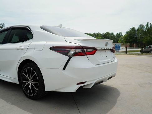 Used 2021 Toyota Camry SE image 15